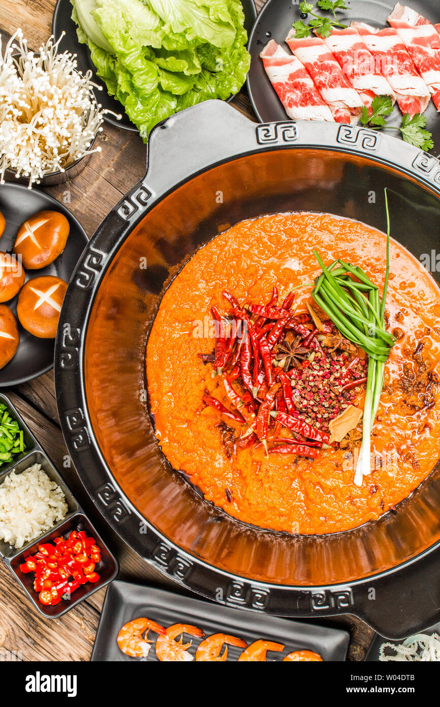 Yakiya hot pot hires stock photography and images Alamy