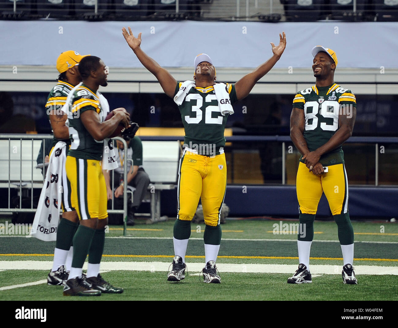 Green Bay Packers running back Brandon Jackson (C) and team mates wait for  the start of Media Day for Super Bowl XLV in Arlington, Texas on February  1, 2011. The Pittsburgh Steelers