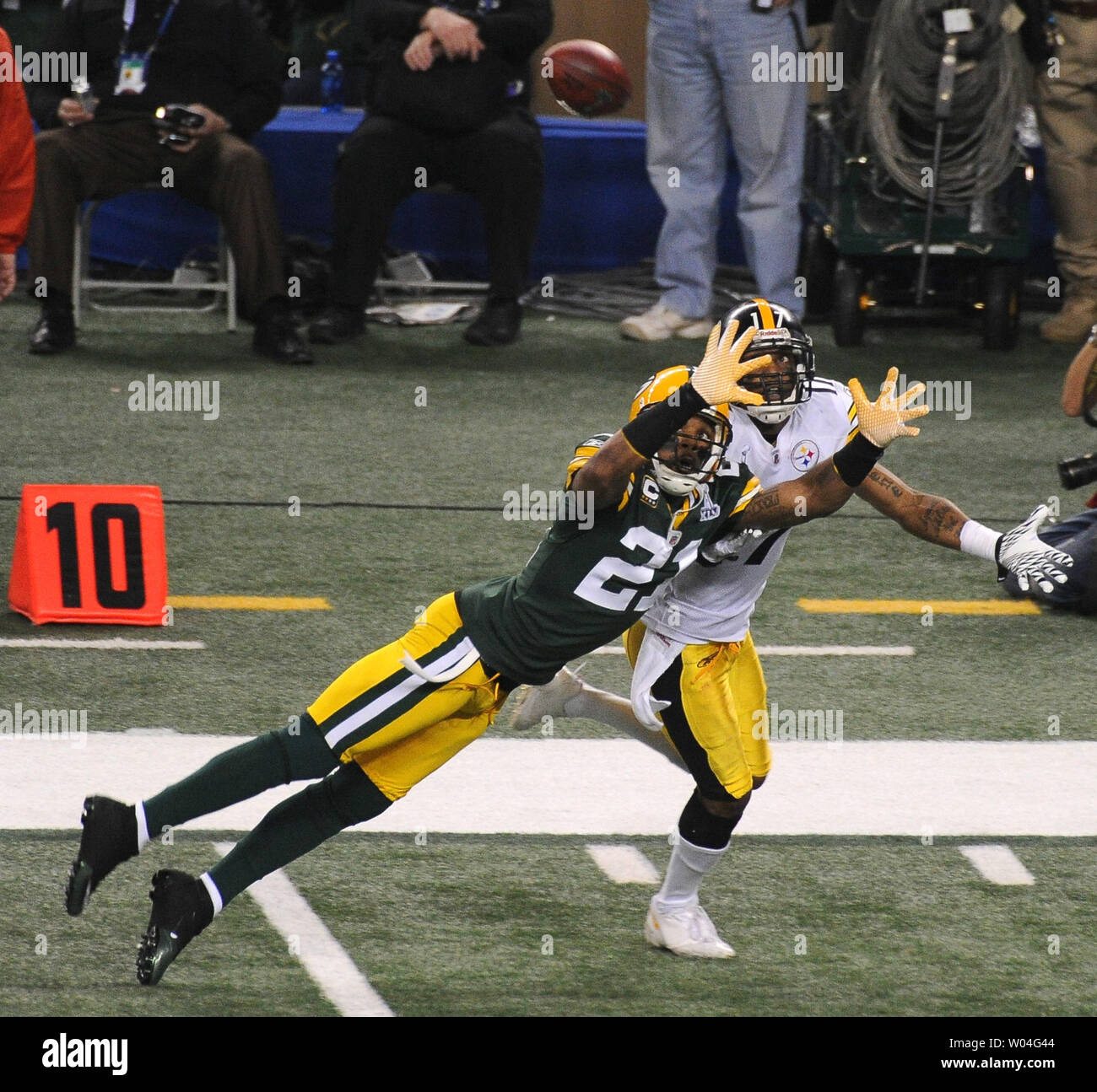 Green Bay Packers cornerback Charles Woodson breaks up a pass intended for  Pittsburgh Steelers wide receiver Mike Wallace in the second quarter during Super  Bowl XLV at Cowboys Stadium in Arlington, Texas