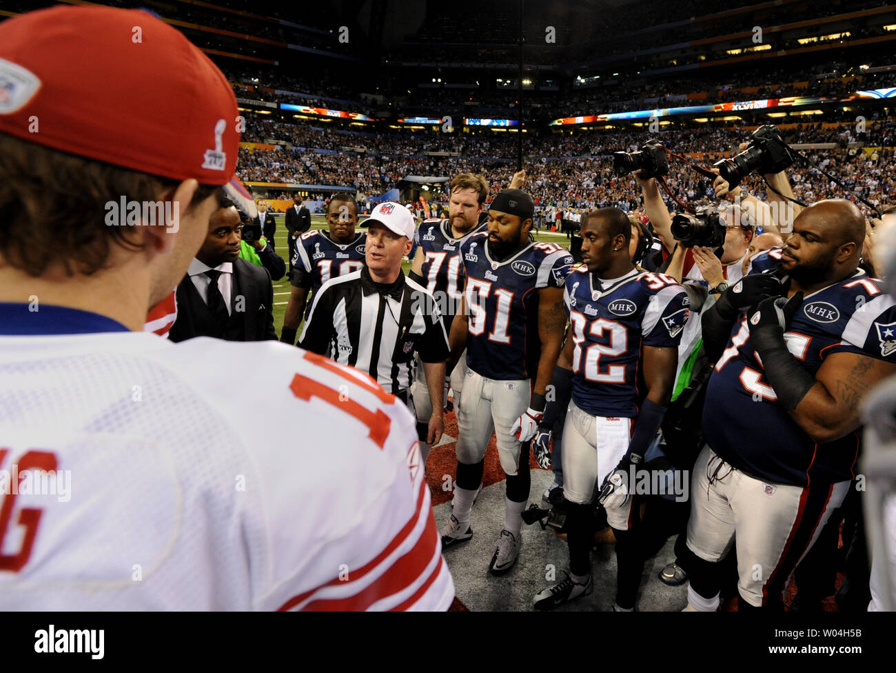 Nfl coin toss 2012 hires stock photography and images Alamy