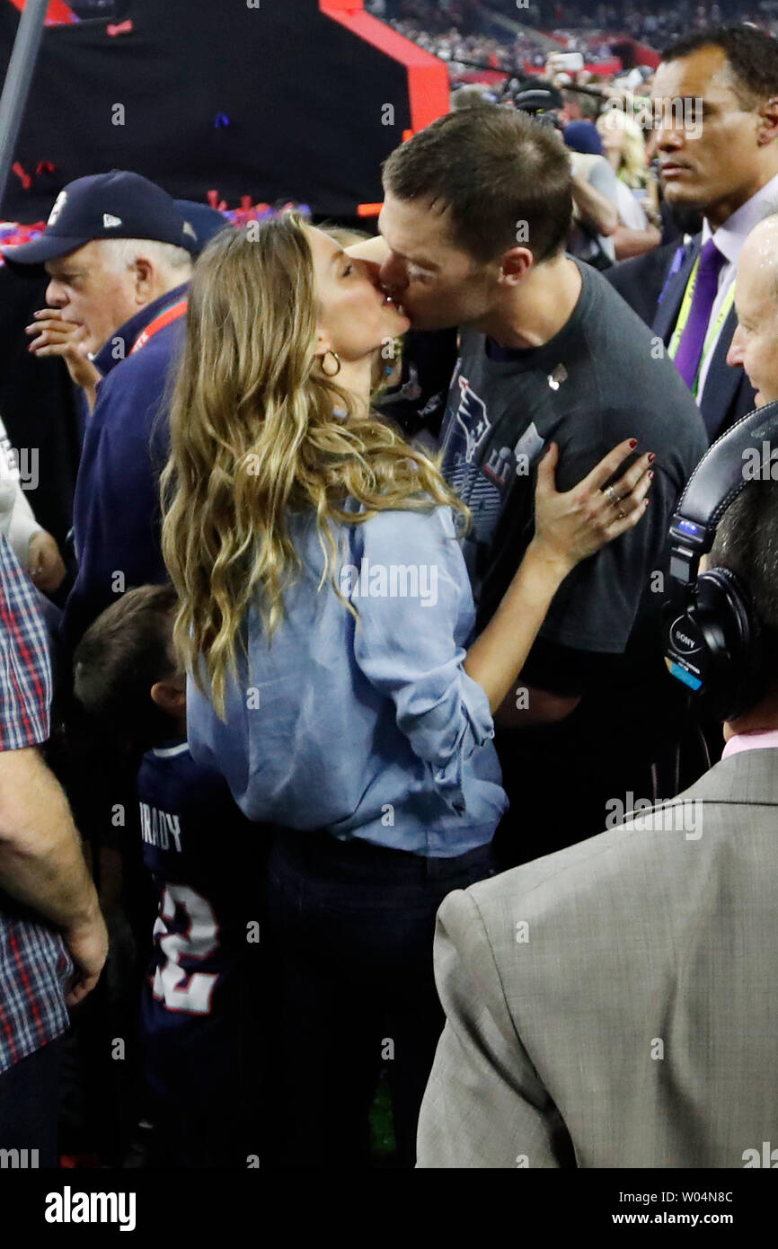 Tom Brady Wife Kiss