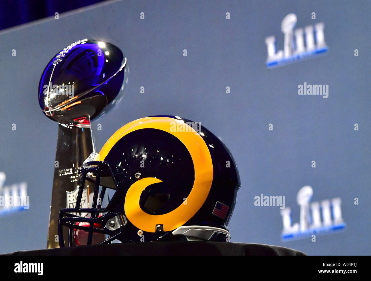 Inglewood, USA. 09th Feb, 2022. The helmets of Super Bowl participants Los  Angeles Rams (l) and Cinncinati Bengals stand on a table in front of the  Vince Lombardy Trophy, which the winner