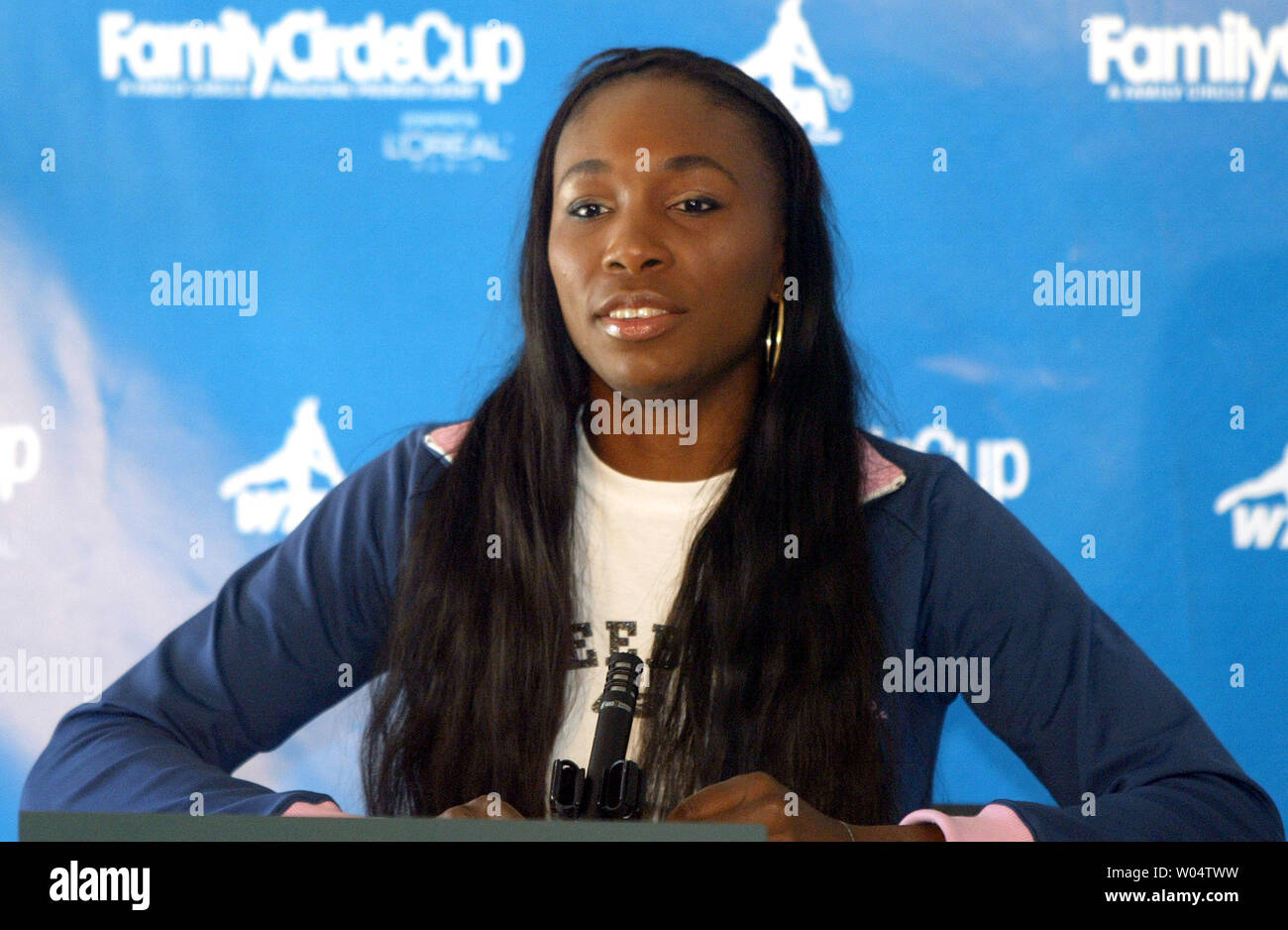 Venus Williams at her press conference after she defeated  Jelena Kostanic of Croatia 6-4, 6-1 in the semifinals of the Family Circle Cup in Charleston, S.C. on Saturday, April 17, 2004. (UPI Photo/Nell Redmond) Stock Photo
