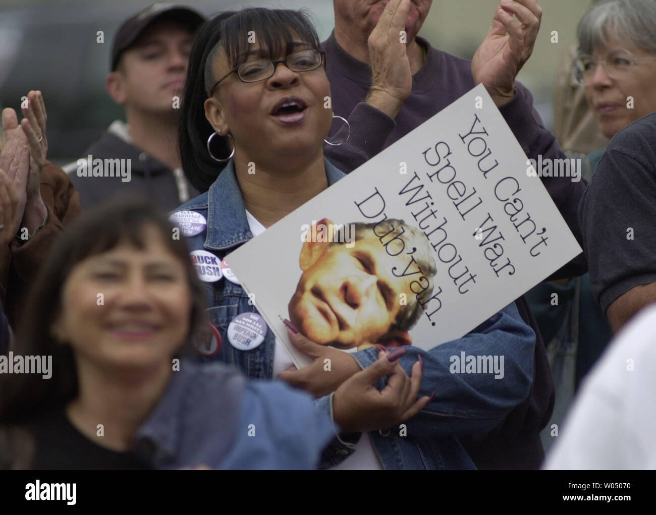 An antiwar, anti- Bush protester listens as activist Cindy Sheehan, who lost her son Casey in the war on Iraq speaks during a visit to a local radio station in San Diego, California, November 7, 2005. (UPI Photo/Earl S. Cryer) Stock Photo