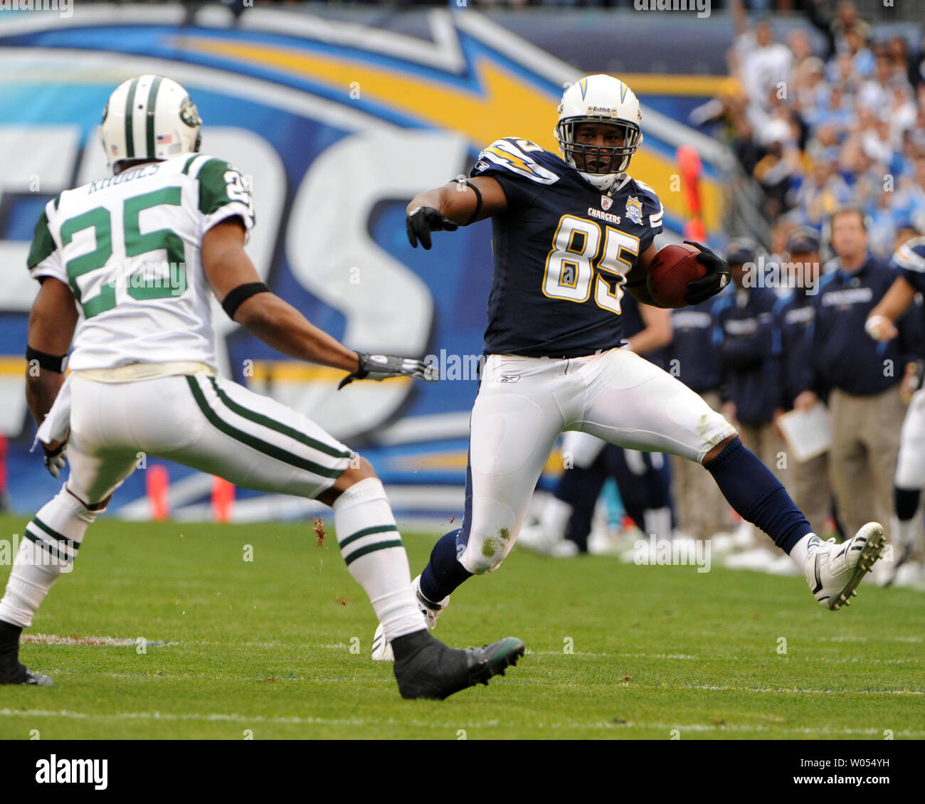 San Diego Chargers tight end Antonio Gates (85) during an NFL football game  against the Dallas Cowboys, Sunday, Dec. 13, 2009, in Arlington, Texas. (AP  Photo/Michael Thomas Stock Photo - Alamy