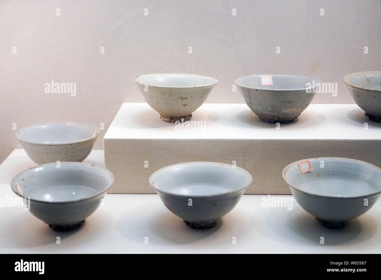 Ancient porcelain Stock Photo Alamy