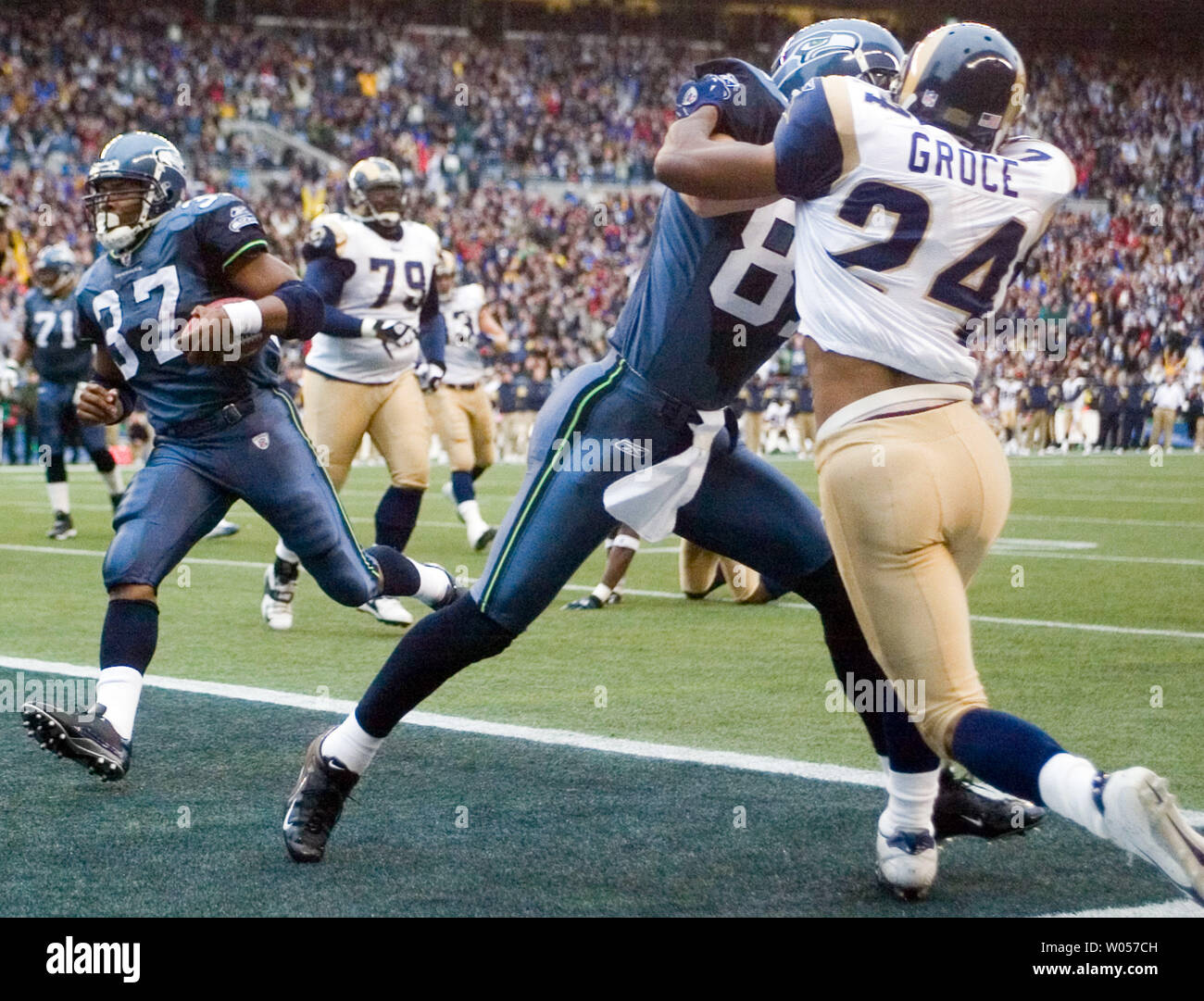 Seattle Seahawks running back Shaun Alexander scores in the first quarter  against the St. Louis Rams at Qwest Field in Seattle on November 13, 2005.  Alexander romped for 165 yards on a