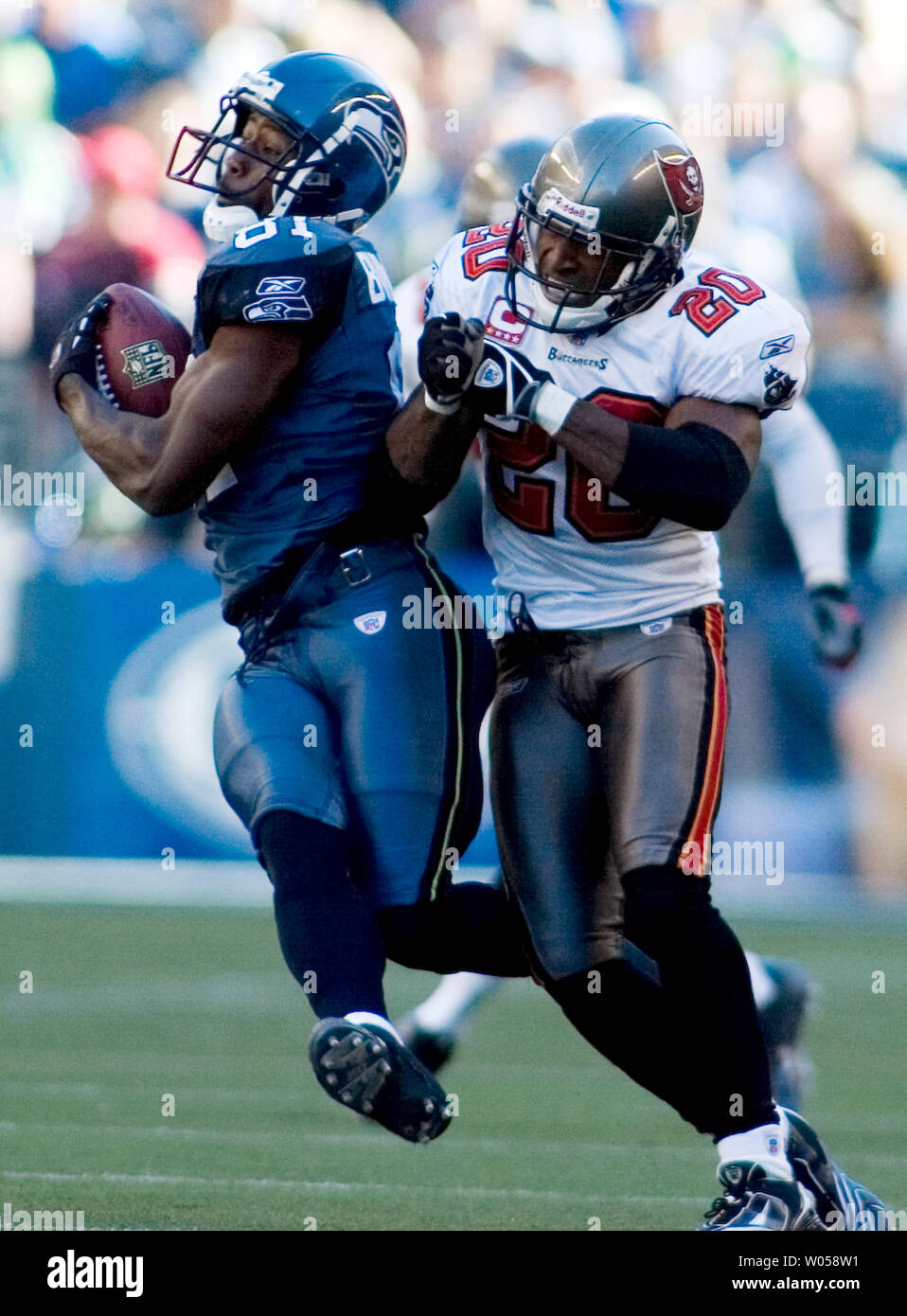 Seattle Seahawks Jerry Rice is unable to handle a Matt Hasselbeck pass  against the Arizona Cardinals. The Cardinals defeated the Seahawks 25-17  October 24, 2004 in Tempe, AZ. (UPI Photo/Will Powers Stock