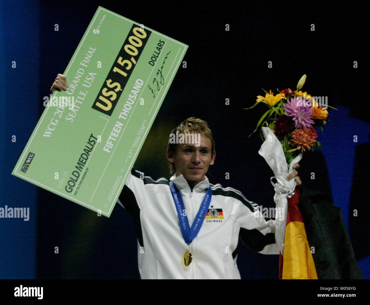 FIFA Soccer 07 Gold Medal winer Daniel Schellhase, of Germany, holds his winners check, gold medal and flowers during the World Cyber Games 2007 Closing Ceremonies held in Seattle on October 7, 2007. Over 700 players from 74 countries participated in the four day grand finals for medals, prizes and 00,000. (UPI Photo/Jim Bryant) Stock Photo