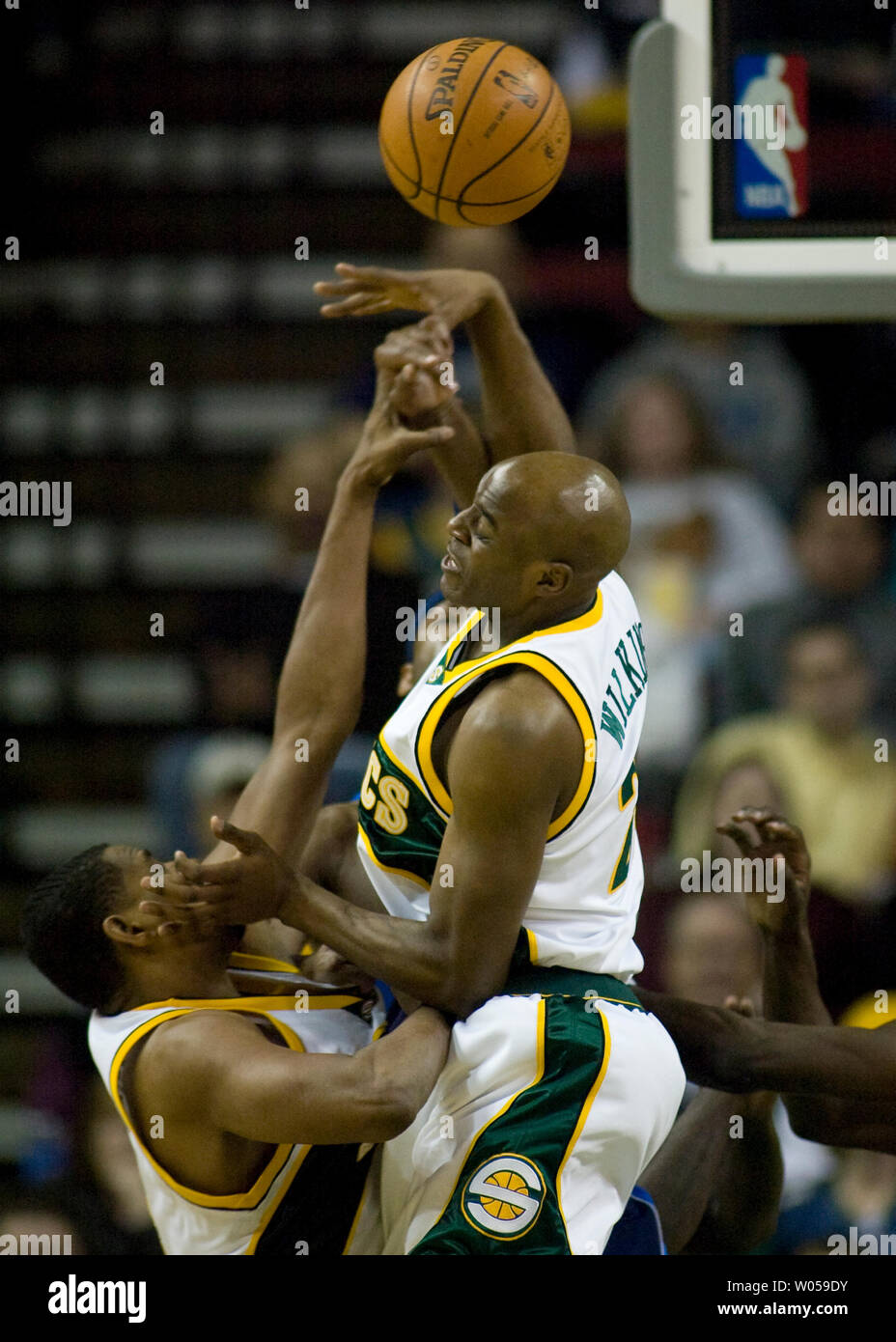 Seattle supersonics dallas mavericks hi-res stock photography and