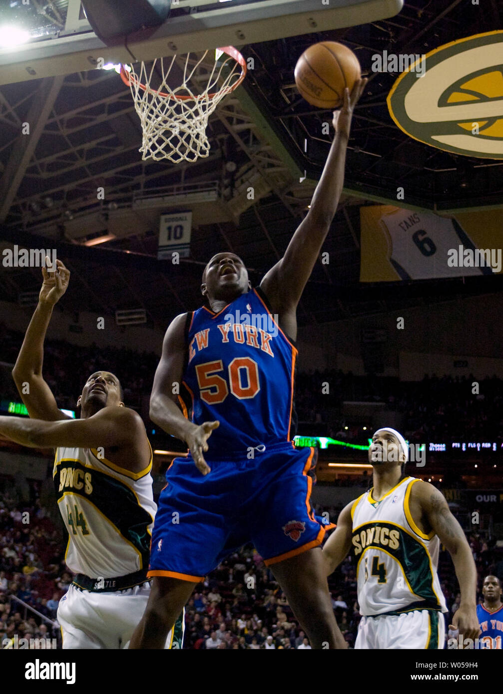 New York Knicks' Zach Randolph  hits a layup between Seattle SuperSonics' Kurt Thomas (L) and Chris Wilcox (R) during the first half at the Key Arena in Seattle on February 2, 2008. randolph led all scorers with 24 points in the Knicks 85-86 loss to the SuperSonics. (UPI Photo/Jim Bryant) Stock Photo
