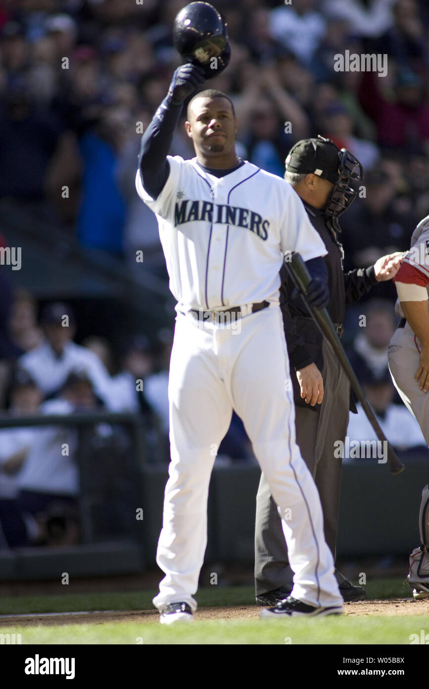 Seattle Mariners' Ken Griffey Jr, waves to the crowd before