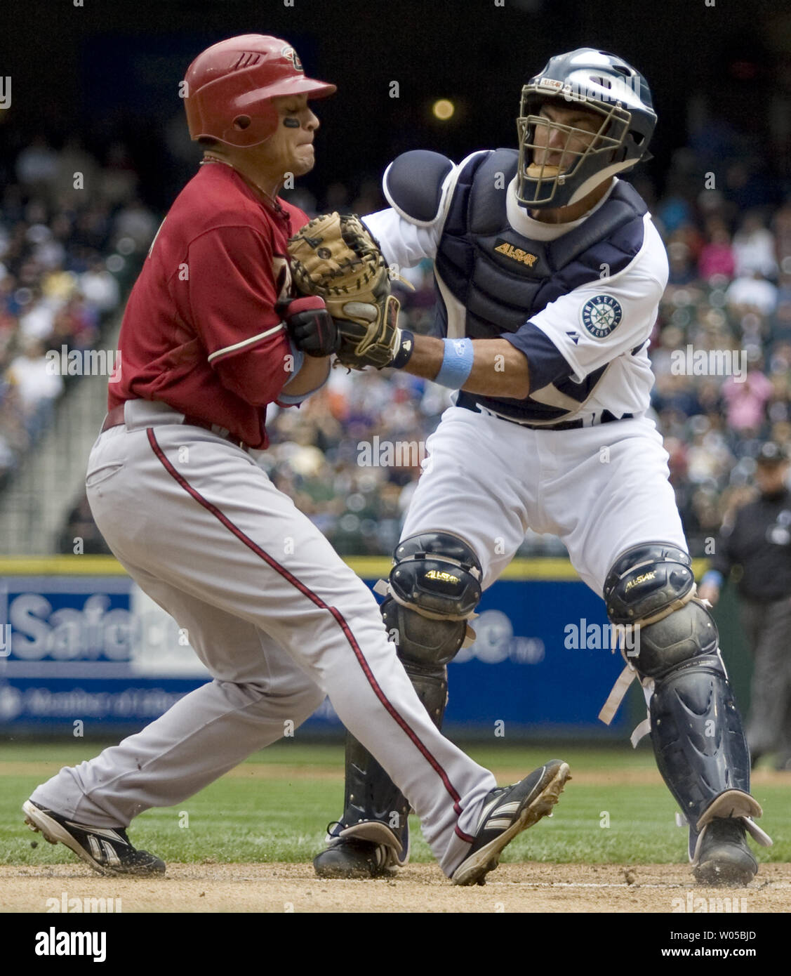Seattle Mariners catcher Jamie Burke (R) tags out Arizona Diamondbacks