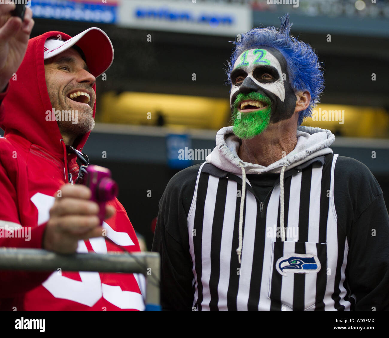 San Francisco 49ers fan John Boulos wears a cheese grater on his hat as he  watches players warm up before an NFC divisional playoff NFL football game  between the San Francisco 49ers