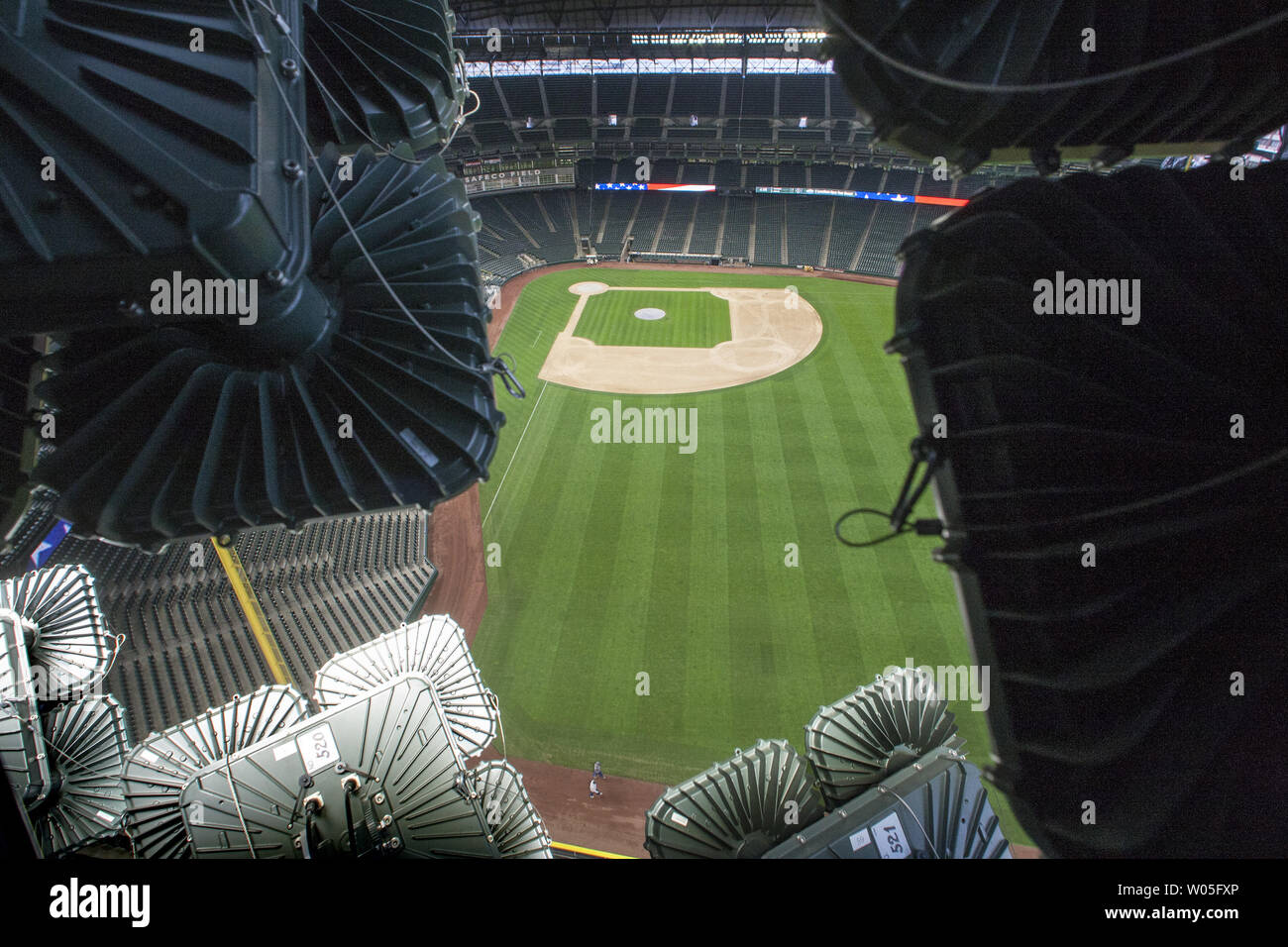 Seattle Mariners' ball parks LED Technology lighting system illuminate