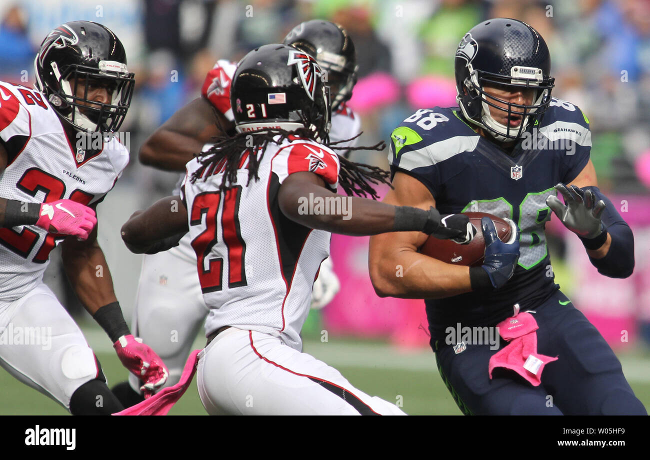 Atlanta Falcons cornerback Desmond Trufant (21) celebrates an