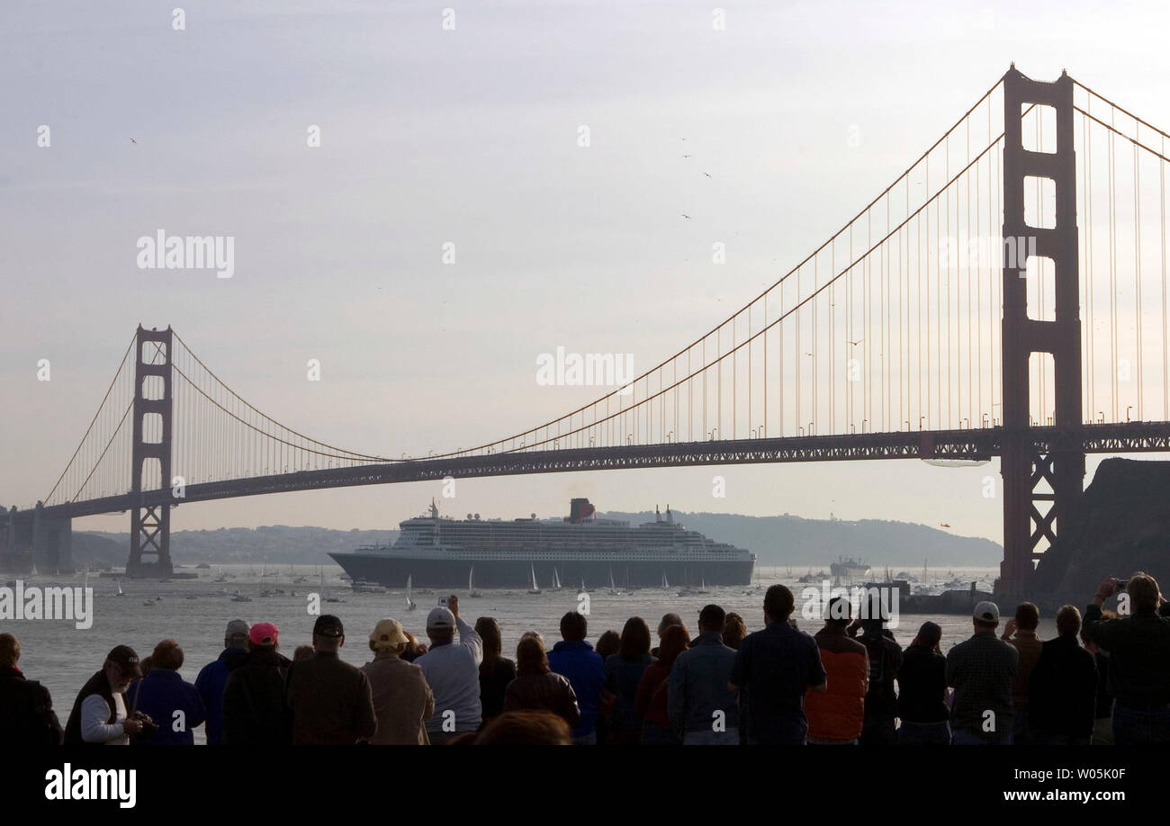 The Queen Mary 2 Passes Under The Golden Gate Bridge On It S Maiden Voyage Into The San Francisco Bay As Crowds In Sausalito California Watch On January 4 07 Upi Photo ron Kehoe The Queen Mary 2 Passes Under The Golden Gate Bridge On It S Maiden Voyage Into The San Francisco Bay As Crowds In Sausalito California Watch On January 4 07 Upi Photo ron Kehoe