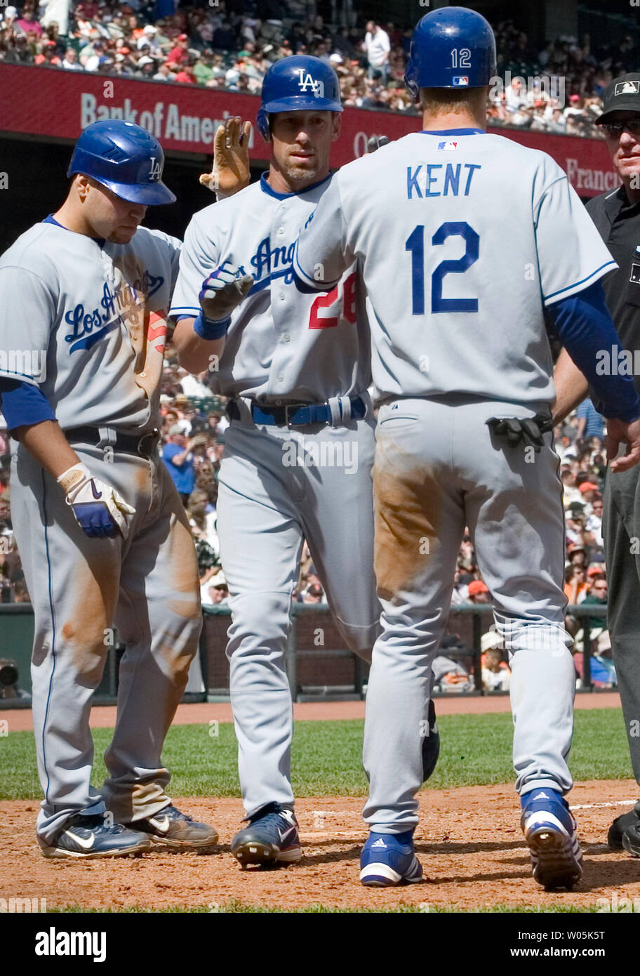 Los Angeles Dodgers' Jeff Kent reacts after he was forced out on a double  play by San Francisco Giants' Ray Durham during the fifth inning at AT&T  Park in San Francisco, Calif.