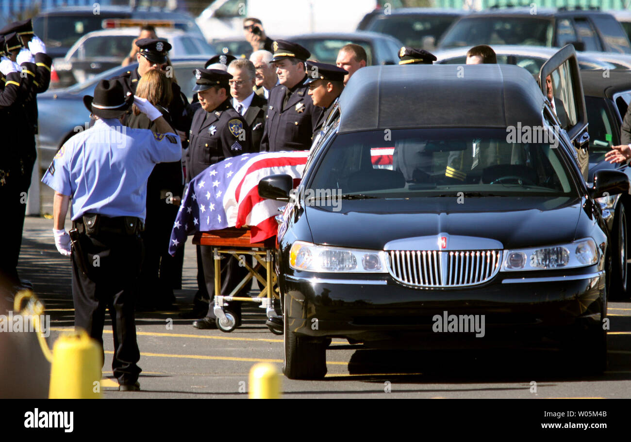 Members of the Oakland Police Department lead a flag draped casket into Oracle Arena in Oakland, California on March 27, 2009 for the funeral services of four Oakland Police officers who were fatally shot in the line of duty on Saturday. (UPI Photo/Bob Larson) Stock Photo