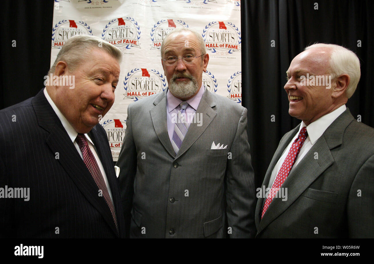 Several new members of the Missouri Sports Hall of Fame (L to R) broadcaster Jay Randolph, Sr., Former St. Louis Cardinals pitcher and member of the National Baseball Hall of Fame Bruce Sutter and St. Louis Cardinals General Manager Walt Jocketty joke before the start of the Enshrinement Banquet and ceremonies in Springfield, Missouri on February 11, 2007. A total of 15 new members with sports related backrounds will enter as the class of 2007. (UPI Photo/Bill Greenblatt) Stock Photo
