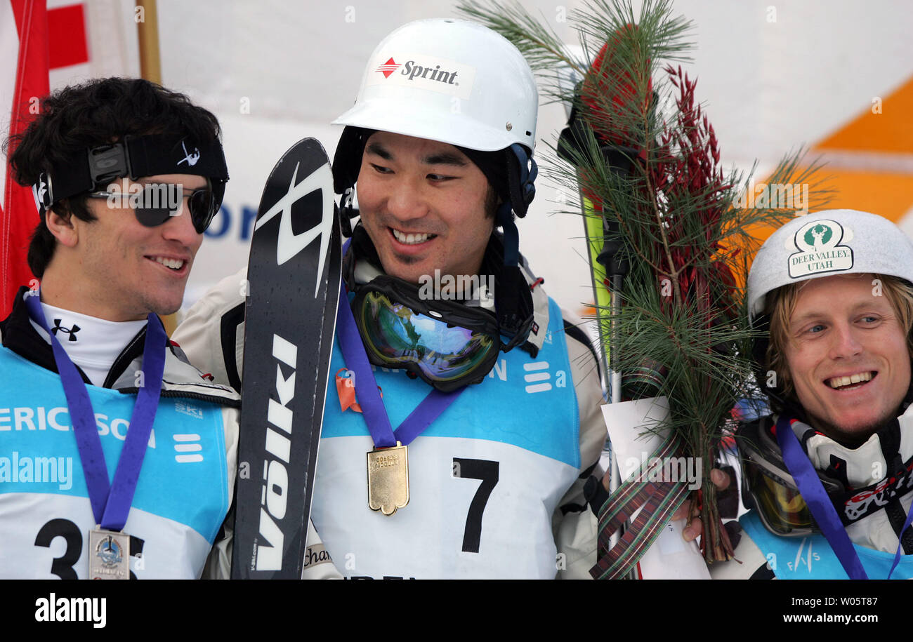 American freestyle skiers (l-r) Jeremy Bloom, Toby Dawson, and Luke Westerlund, sweep the silver, gold, and bronze medals, respectively, in the moguls event of the Ericsson Freestyle Ski World Cup at Mont Tremblant, Canada on January 8, 2005.  Dawson topped the field with a total of 25.50 points, just ahead of Bloom (25.34 points) and Westerlund (25.29 points). With the victory, Dawson claims the lead in the world cup standings for men's moguls.  (UPI Photo / Grace Chiu) Stock Photo