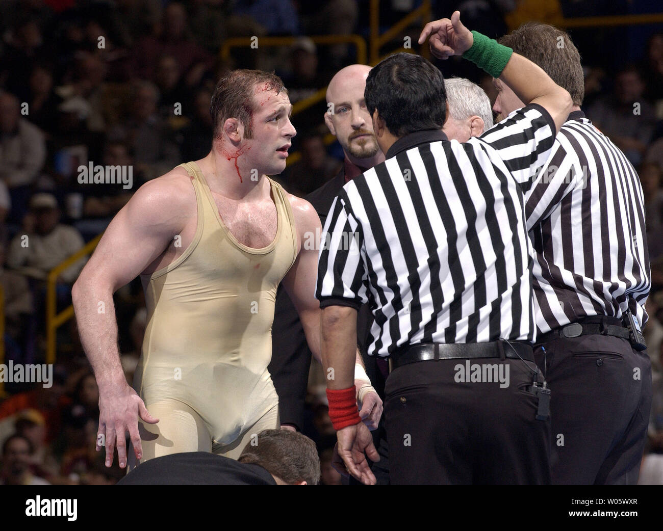 https://c8.alamy.com/comp/W05WXR/officials-stop-the-match-after-minnesotas-damion-hahn-bleeds-from-the-top-of-his-head-during-his-197-pound-match-with-ryan-fulsaas-of-iowa-in-the-ncaa-division-1-wrestling-championships-at-the-savvis-center-in-st-louis-on-mar5ch-20-2004-hahn-won-the-match-7-2upi-photobill-gutweiler-W05WXR.jpg