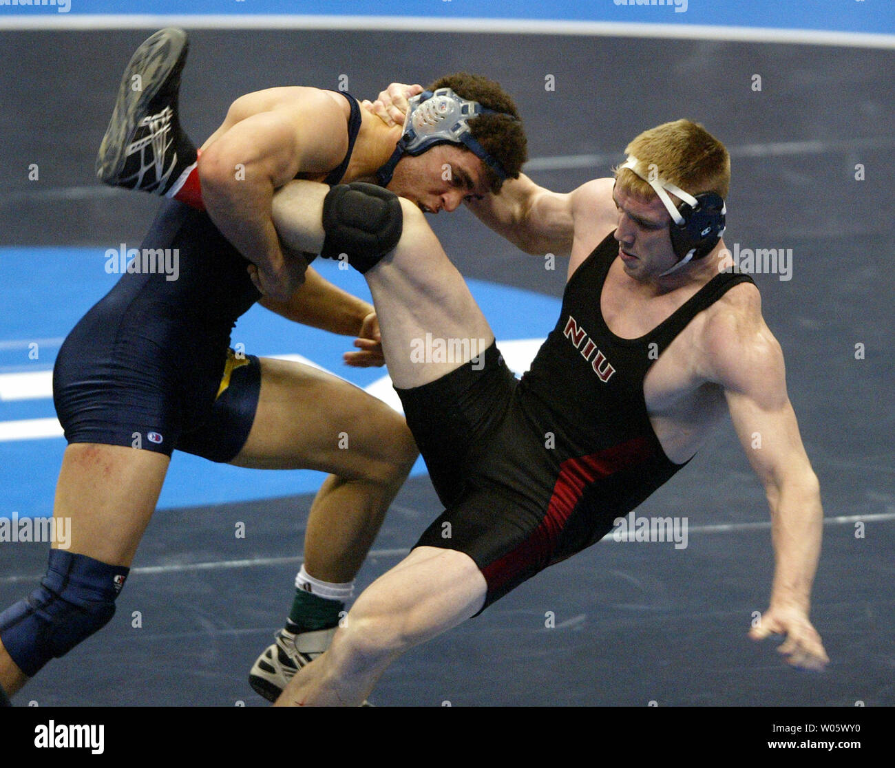 Greg Jones Of West Virginia L Forces Ben Heizer Of Northern
