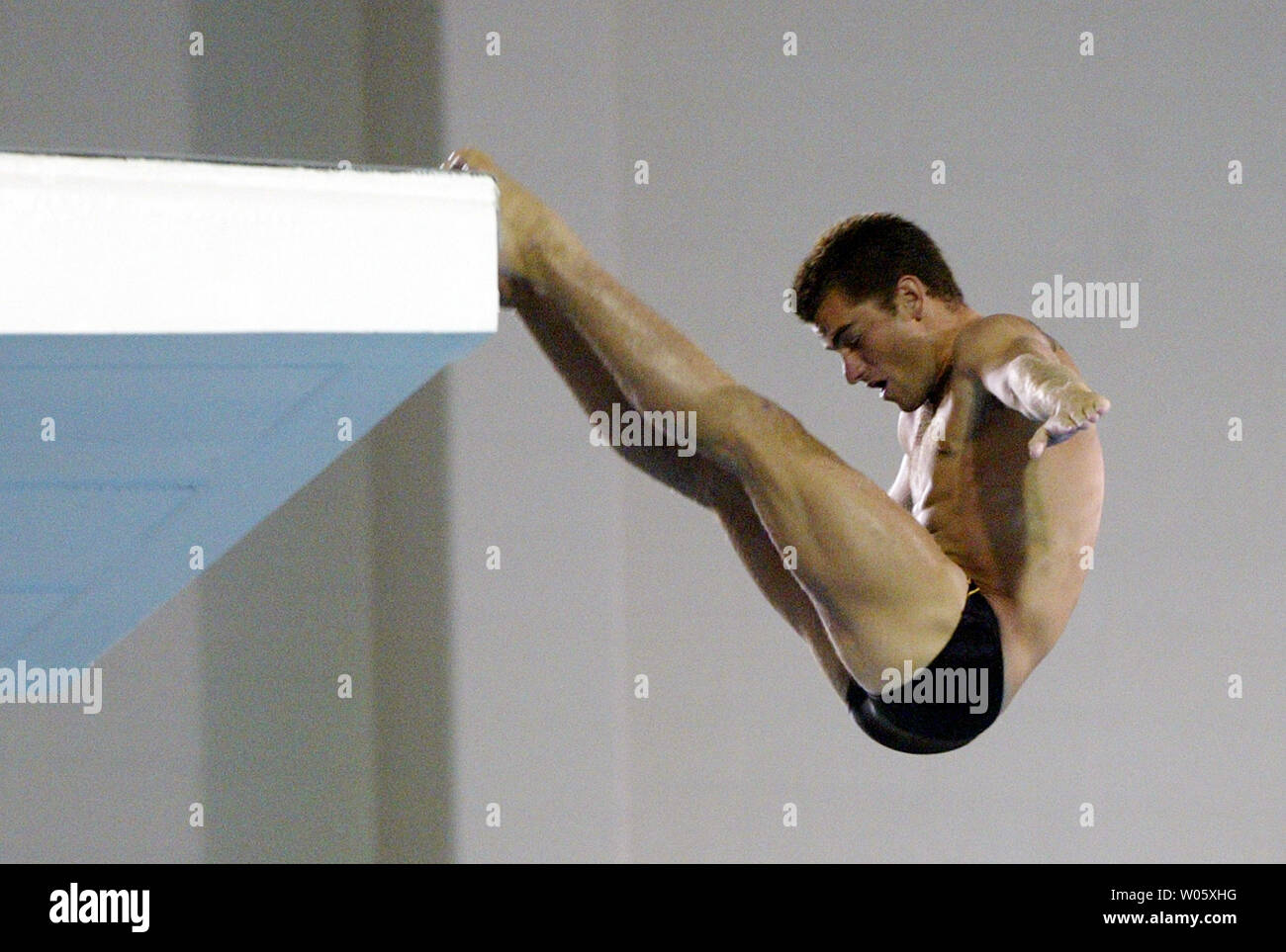 Diver Ray Vincent of Lake Forest, CA., falls backwards as he  performs his dive from the 10-meter platform during the men's platform semi-finals of the 2004 U.S. Olympics Team Trials Diving at the St. Peters Rec-Plex in St. Peters, Mo on June 7, 2004. (UPI Photo/Bill Greenblatt) Stock Photo