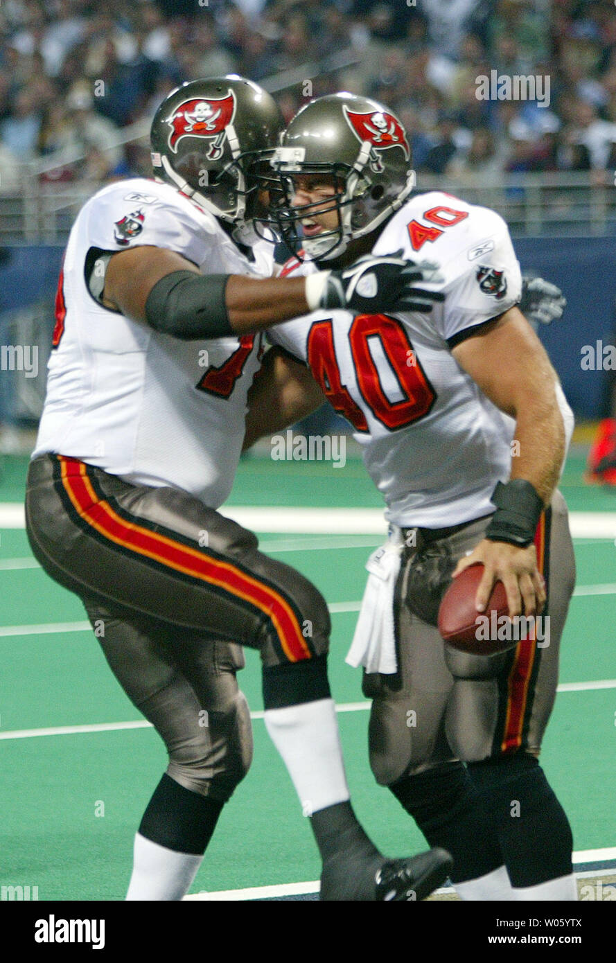 Cedrick Wilson #84 celebrates the 49ers 2nd touchdown Saturday afternoon at  Candlestick Park in San Francisco, Calif. Wilson celebrates with Derrick  Deese. (Contra Costa Times/Karl Mondon/December 27, 2003 Stock Photo - Alamy