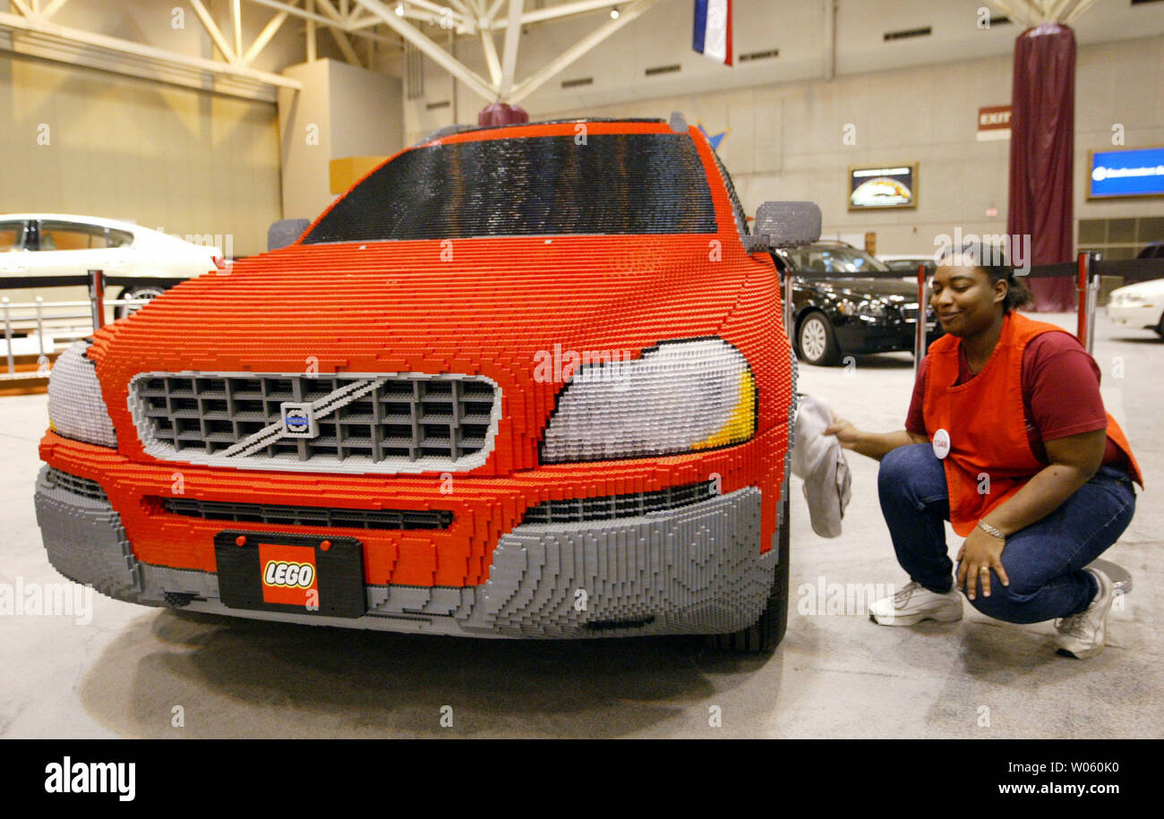 Auto detailer Dee Dee Fleming wipes down a Volvo XC90 made from Lego blocks during day one of the St. Louis Auto Show at the America's Center in St. Louis on February 2, 2005. The Lego XC90 took a team of three two months to build, using 201,425 bricks. Over 600 new cars and trucks are on display. (UPI Photo/Bill Greenblatt) Stock Photo