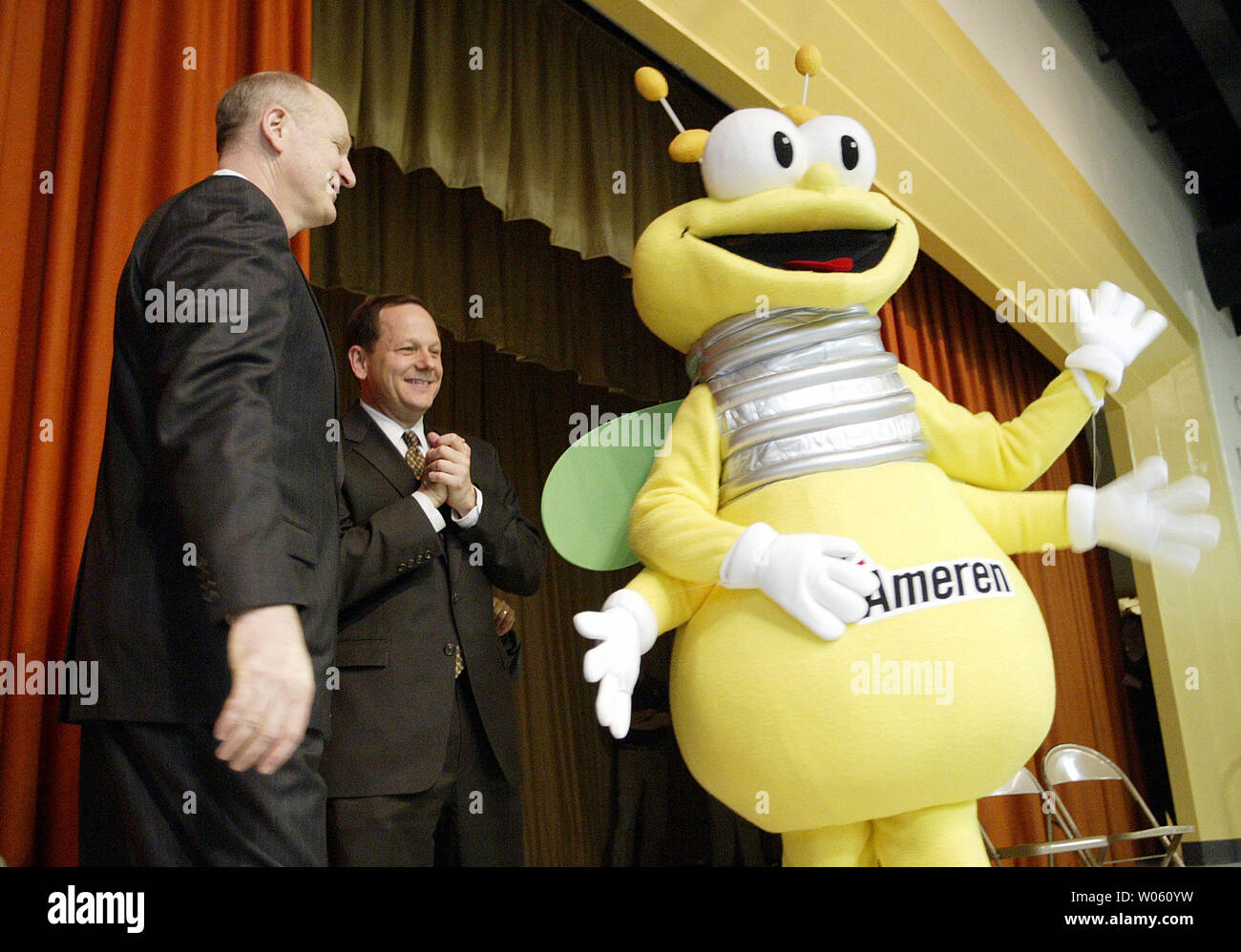 https://c8.alamy.com/comp/W060YW/louie-the-lightning-bug-greets-gary-rainwater-ceo-and-president-of-ameren-l-st-louis-mayor-francis-slay-and-the-children-at-the-peabody-school-in-st-louis-on-march-1-2005-louie-ameren-electric-companys-safety-spokes-bug-was-joined-by-other-area-mascots-to-tell-the-hazards-of-down-power-lines-and-flying-kites-near-power-lines-upi-photobill-greenblatt-W060YW.jpg