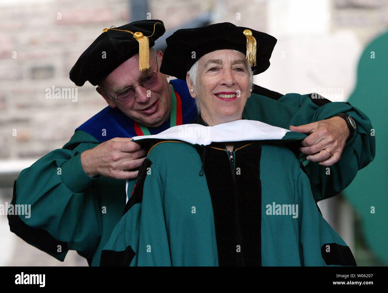 Pulitzer Foundation Chairman Emily Rauh Pulitzer is hooded by Edward Wilson (L) commencement grand marshall during the Washington University graduation ceremonies in St. Louis on May 20, 2005. Pulitzer was presented with the Honorary Degree of Doctor of Humanities. Pulitzer is also an internationally respected curator, collector and patron of the visual arts.  (UPI Photo/Bill Greenblatt) Stock Photo