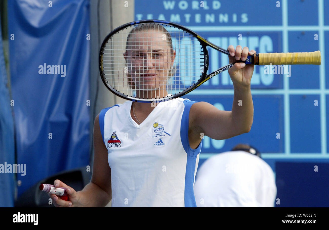 Estrela Tênis Suíça Martina Hingis Participa Evento Treinamento Durante  Torneio — Fotografia de Stock Editorial © ChinaImages #237243100