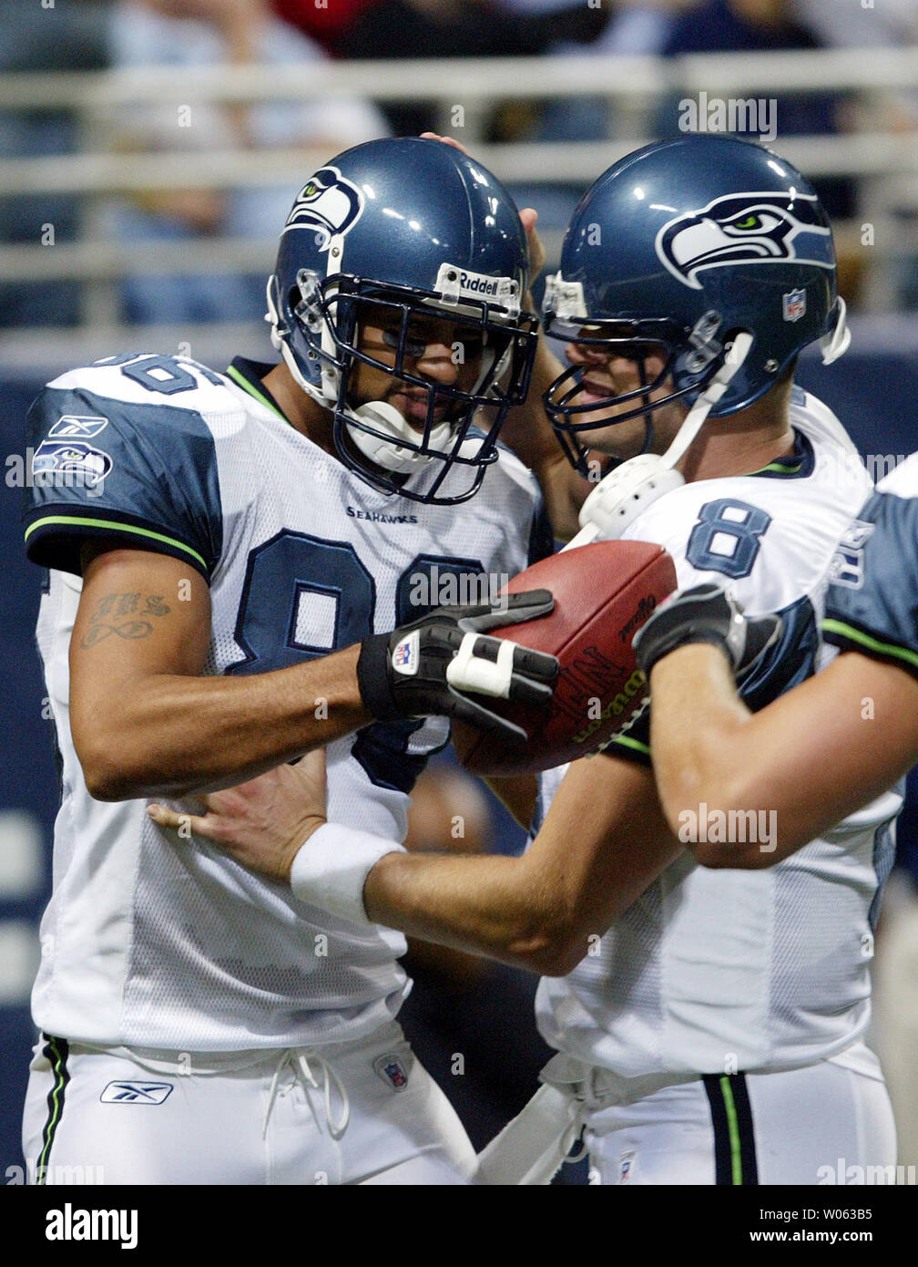 Seattle Seahawks Matt Hasselbeck (R) congratulates wide receiver Jerramy Stevens after catching a 29 yard pass for a touchdown in the first quarter against the St. Louis Rams at the Edward Jones Dome in St. Louis on October 9, 2005. (UPI Photo/Bill Greenblatt) Stock Photo