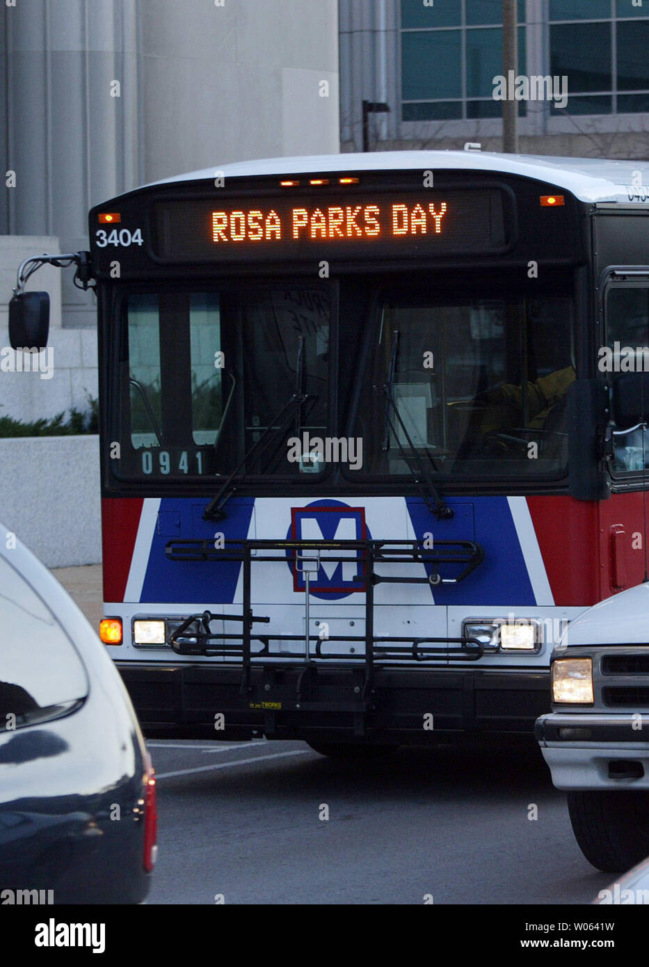 https://c8.alamy.com/comp/W0641W/a-metro-bus-displays-rosa-parks-day-on-its-message-board-as-it-drives-its-route-in-st-louis-on-december-1-2005-all-433-metro-buses-in-st-louis-honored-the-life-of-rosa-parks-on-the-50th-anniversary-of-the-day-parks-was-arrested-for-not-giving-up-her-seat-on-a-city-bus-to-a-white-man-in-montgomery-al-in-1955-upi-photobill-greenblatt-W0641W.jpg