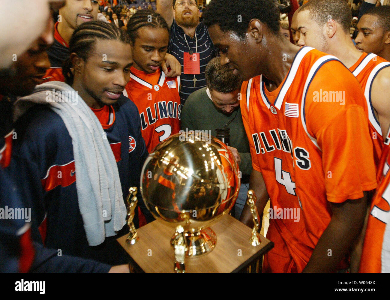 University of Illinois' Dee Brown (L) Chester Frazier (3) Warren Carter (R) and the rest of the Fighting Illini prepare to hoist the winning trophy after defeating Missouri 82-50 in the Annual Busch Braggin' Rights Game at the Savvis Center in St. Louis on December 21, 2005. (UPI Photo/Bill Greenblatt) Stock Photo