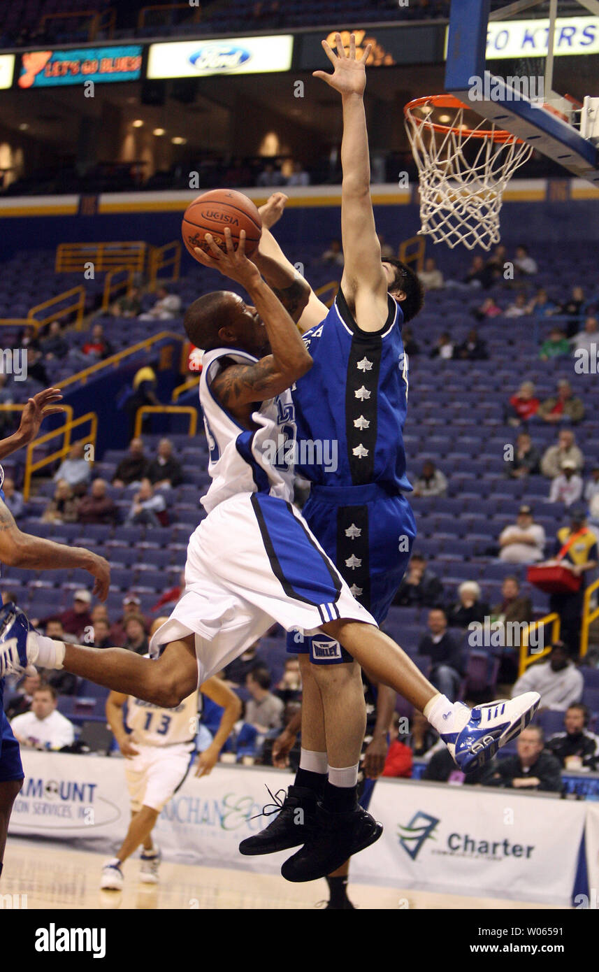 Indiana State Sycamores Jay Tunnell (R) jumps high to block a shot by Drake Bulldogs Sean Tracy during the first half of the Missouri Valley Tournament at the Savvis Center in St. Louis on March 2, 2006. (UPI Photo/Bill Greenblatt) Stock Photo