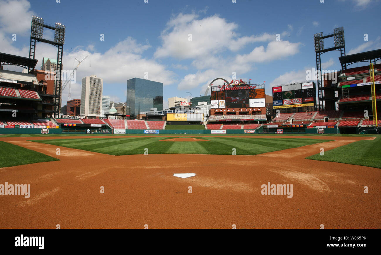 https://c8.alamy.com/comp/W065PK/as-work-at-the-new-busch-stadium-is-just-about-complete-st-louis-cardinals-batters-will-have-a-new-view-of-the-downtown-buildings-the-old-courthouse-and-the-gateway-arch-from-the-batters-box-in-st-louis-on-april-3-2006-the-cardinals-will-play-in-their-new-facility-beginning-april-10-upi-photobill-greenblatt-W065PK.jpg