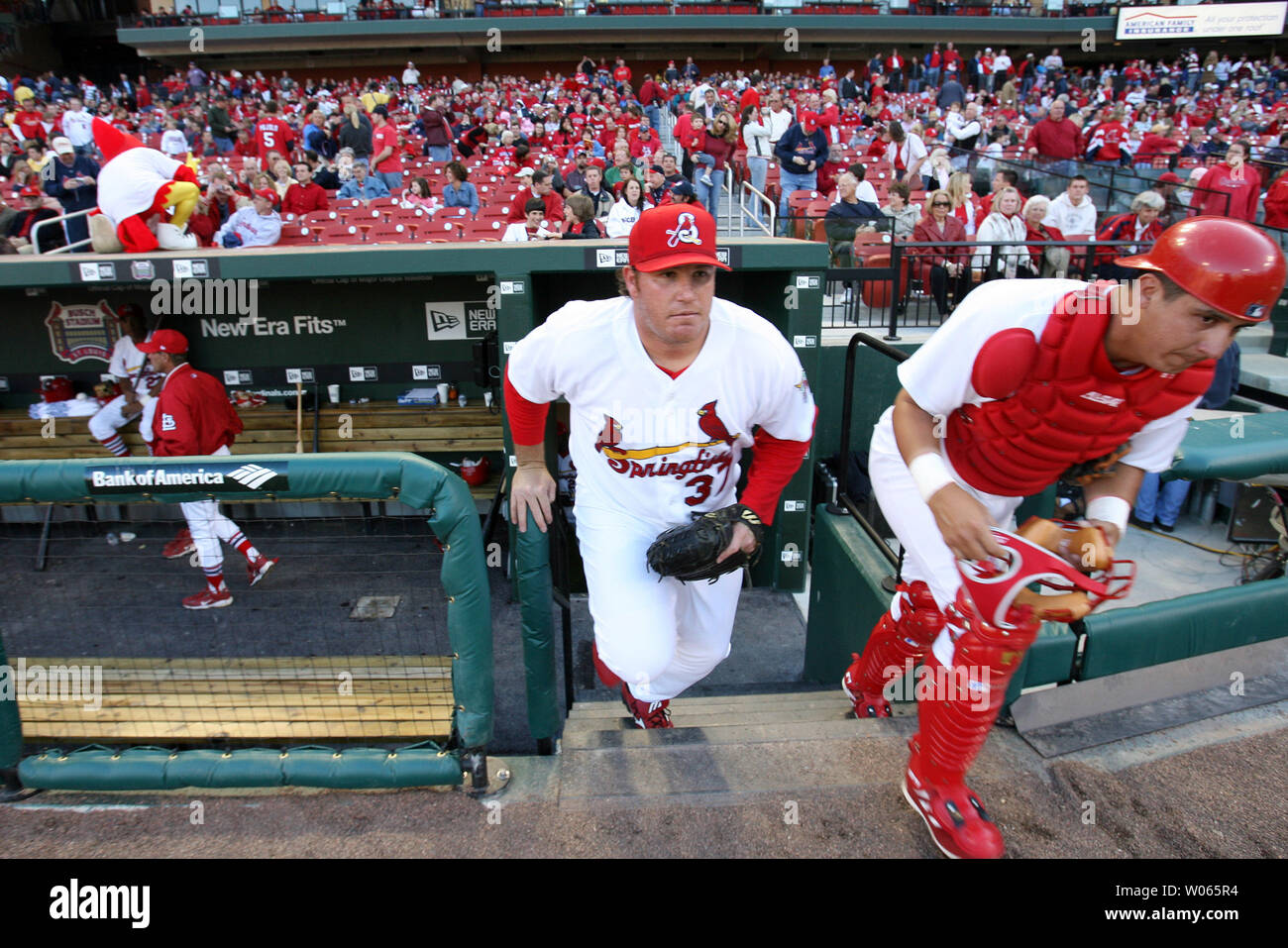 St. Louis Cardinals pitcher Sydney Ponson (L) takes to the field