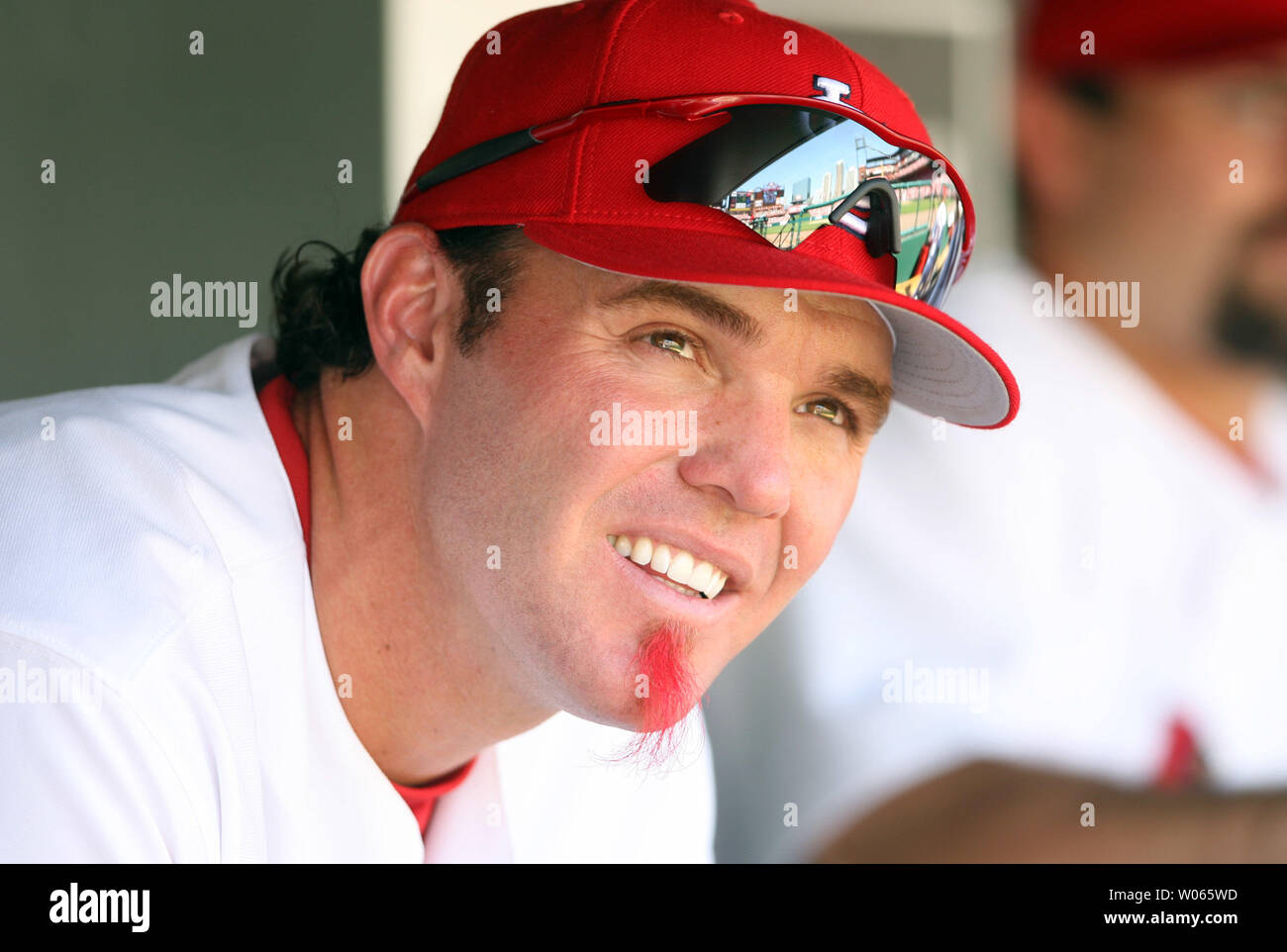 St. Louis Cardinals Scott Spiezio looks at the scoreboard during a game