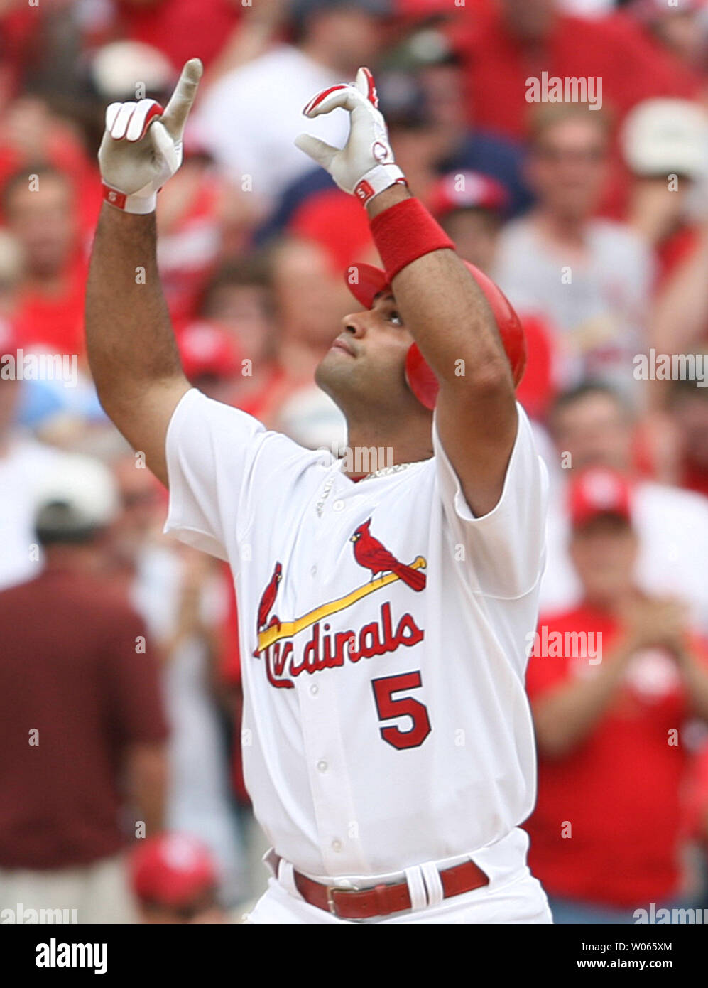 Cleveland Indians Grady Sizemore swings for a two-run homerun in the third  inning against the St. Louis Cardinals at Busch Stadium in St. Louis on  June 26, 2006. (UPI Photo/Bill Greenblatt Stock