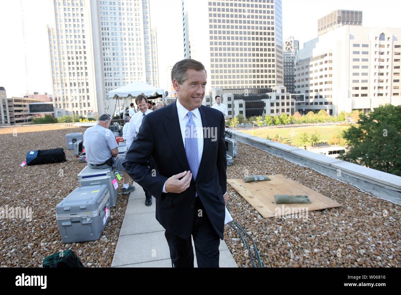 NBC Nightly News anchor Brian Williams leaves the roof of a downtown building after doing his show in downtown St. Louis on August 23, 2006. (UPI Photo/Bill Greenblatt) Stock Photo