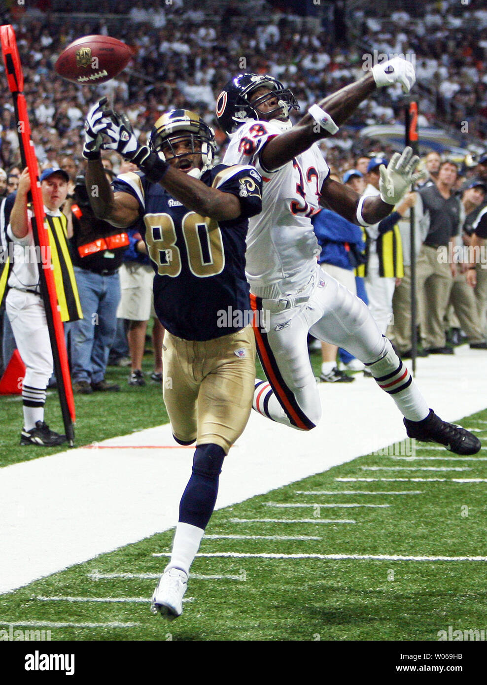 Chicago Bears' Chris Harris (46) and Charles Tillman (33) chase New  York Giants wide receiver Hakeem Nicks during an NFL game at New  Meadowlands Stadium in East Rutherford, New Jersey, Sunday, October