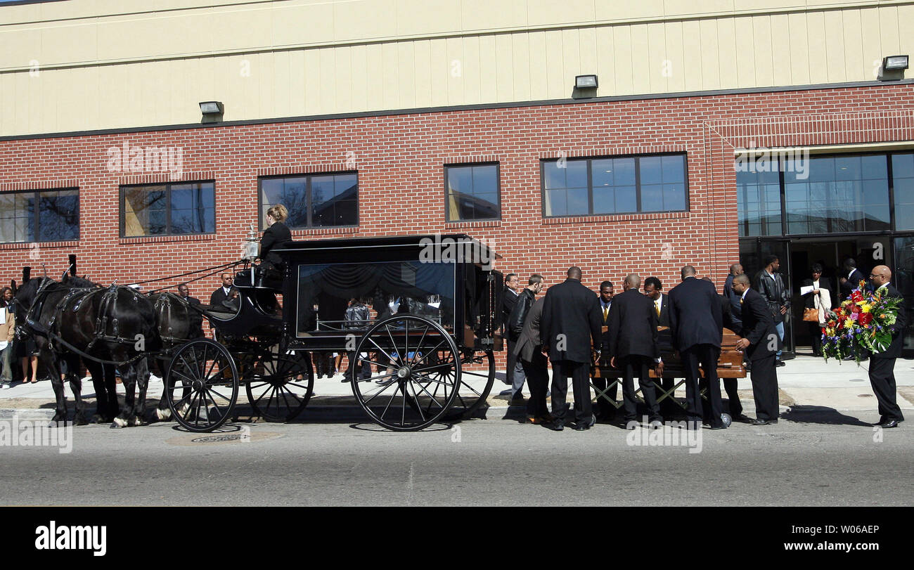 Pallbearers place the casket of Denver Broncos running back Damien Nash into a horsedrawn carriage outside the Friendly Temple Missionary Baptist Church after a memorial service in St. Louis on March 5, 2007. Nash, 24, who is from St. Louis, died on February 24, after playing in a charity basketball game. (UPI Photo/Bill Greenblatt) Stock Photo