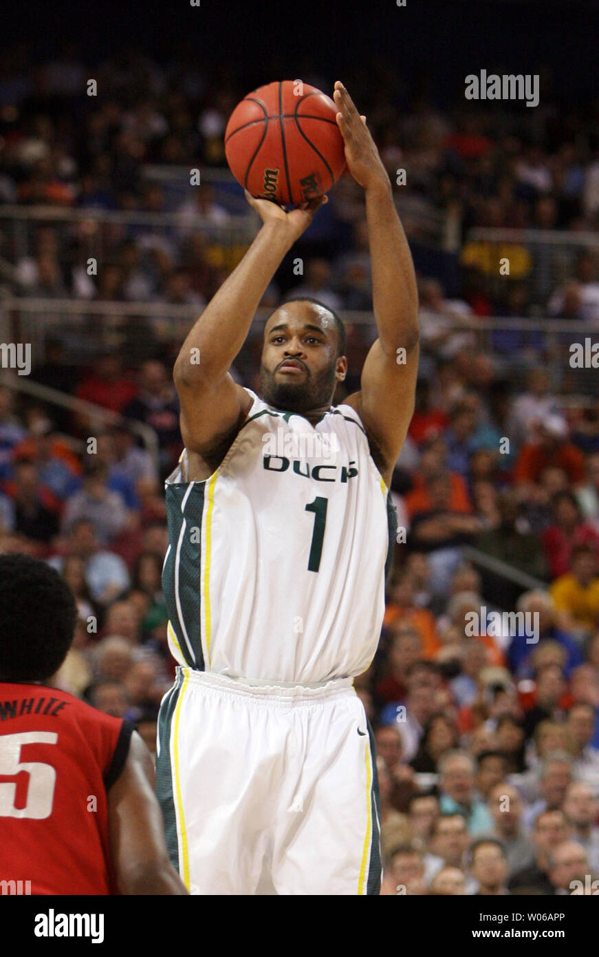 Oregon Ducks Malik Hariston takes aim at a three point shot in the first half against the UNLV Runnin' Rebels in the NCAA Midwest Regional at the Edward Jones Dome in St. Louis on March 23, 2007. (UPI Photo/Bill Greenblatt) Stock Photo