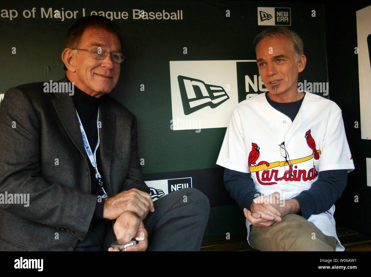 Cardinals honor Mike Shannon and Tim McCarver, who shared bonds on