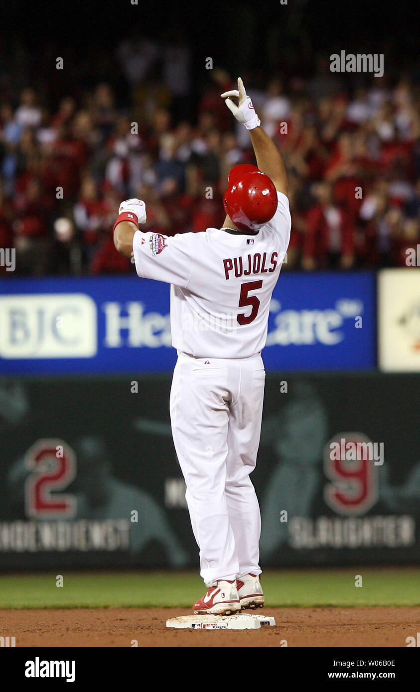 Molina homers, Pujols goes hitless as Cards beat Reds 5-1