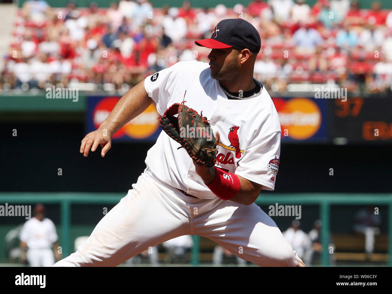 Photo: Cardinals Albert Pujols strikes out during game 6 of the World  Series in St. Louis - STL20111027206 