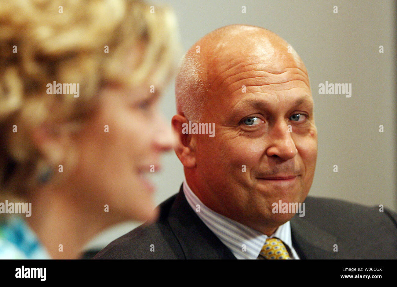 Baseball Hall of Fame member Cal Ripken, Jr. listens as Melanie Goldish of Hoffman Estates, Illinois, tells her story before being honored with the Energizer 'Keep Going Award,' at Energizer headquarters in Chesterfield, Missouri on September 20, 2007. Goldish was given the award for founding and being the executive director of SuperSibs, an organization that supports brothers and sisters of children with cancer. The award was created in 2006 to bring attention to everyday people that help others with their dedication and hard work. Goldish created SuperSibs after one of her two sons developed Stock Photo