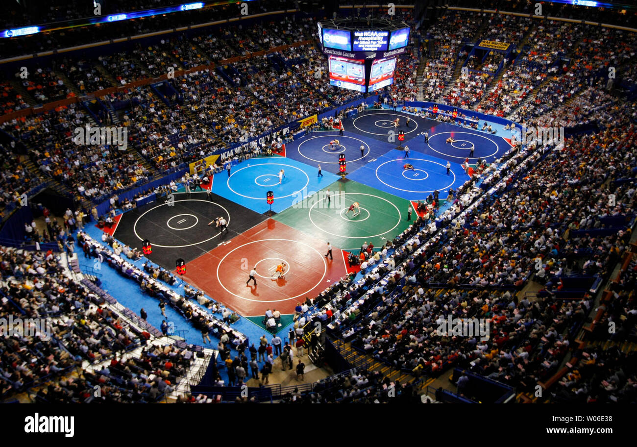 Ncaa division 1 wrestling championships hires stock photography and